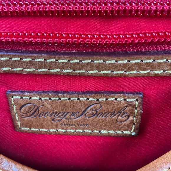 Dooney‎ & Bourke Tan Leather Crossbody Flap Saddle Bag Gold Heart Clasp Vintage - Picture 10 of 12